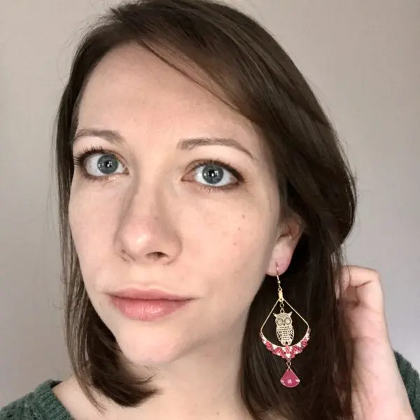 Boucles éventail tissage miyuki et breloque hibou or et fuchsia – Image 3