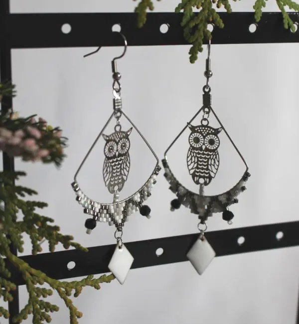 Boucles éventail tissage miyuki et breloque hibou argent et blanc